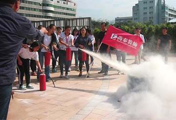尚泰裝飾丨消防安全演練，我們時刻警惕，安全第一