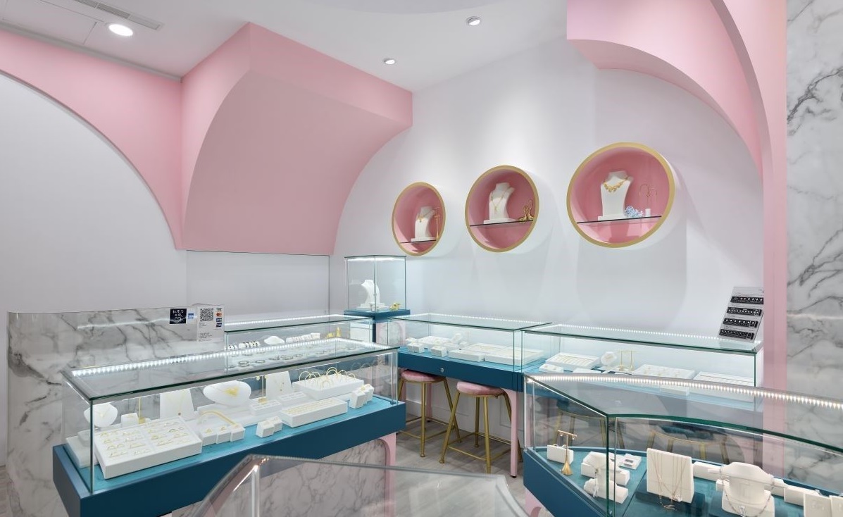 店面裝修:浪漫珠寶店！Tiffany綠與拱門元素，綻放璀璨時尚光芒   