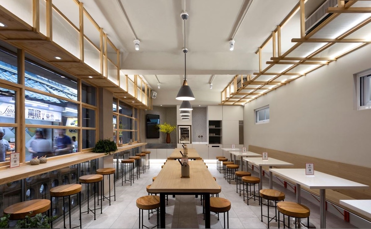 餐飲裝修:老字號魚丸翻新淡水百年建筑，用老建材混搭新設計傳承老滋味